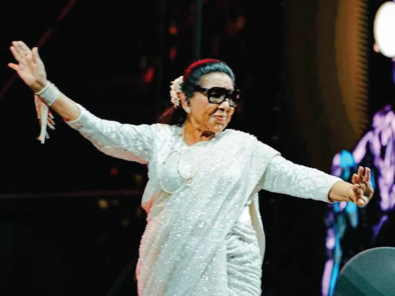 asha bhosle woos crowd with tauba tauba at 91 asha bhosle woos crowd with tauba tauba at 91