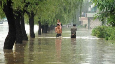 un body sends first food aid to flood hit north koreans