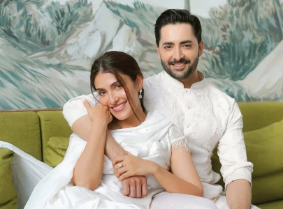 ayeza marks father s day with sweet couple selfie ayeza marks father s day with sweet couple selfie