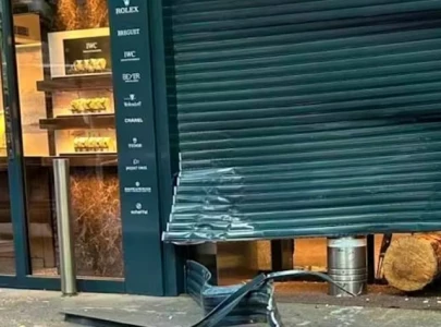 burglars rob jewellery shop after breaking shutter