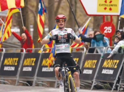 vingegaard begins bid for giro tour double