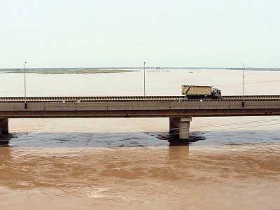 gaping pothole on bridge poses risk to commuters gaping pothole on bridge poses risk to commuters