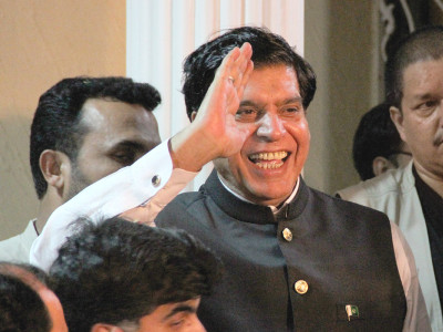 pm ashraf vows steel mills will not be privatised