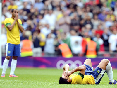 olympics brazil stunned by mexico in football final