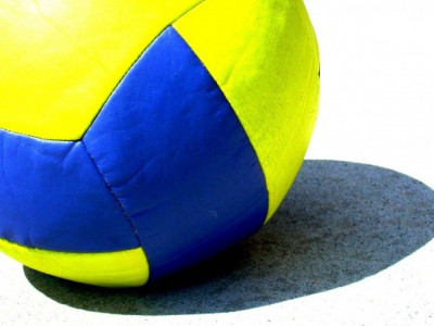 russia survive scare in volleyball final