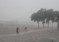 violent dust storm kills 11 in central sindh