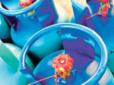 govt on back foot after glitches in lng import