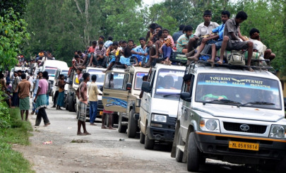 thousands flee in india after religious attack rumours