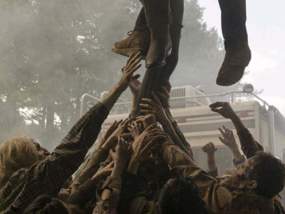 the walking dead returns with death gore violence and much more