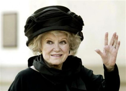 pioneering comedian phyllis diller dies at age 95
