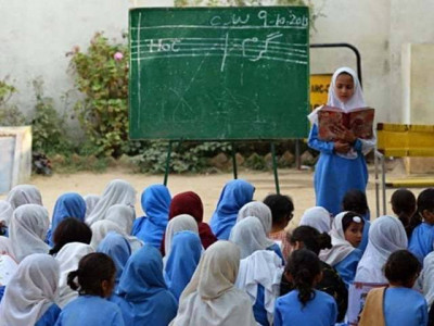 why is sindhi considered an inferior language to english or urdu