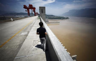 thousands being moved from china s three gorges   again