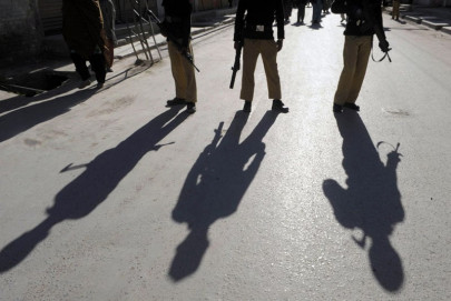 militants kill three police in hangu