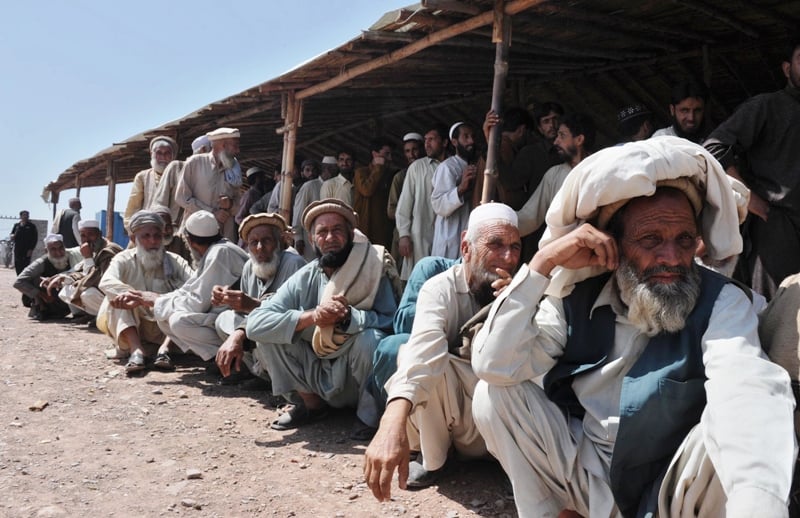 thousands flee waziristan in fear of military offensive