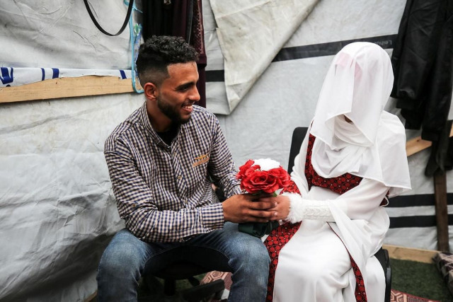 in pictures displaced palestinian couple holds wedding in gaza tent in pictures displaced palestinian couple holds wedding in gaza tent