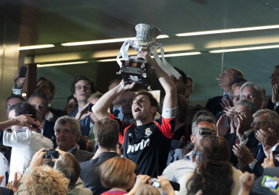 football madrid lift spanish super cup