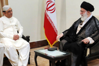 zardari discusses bilateral issues with iran s supreme leader