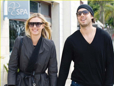 did you know sharapova is single again