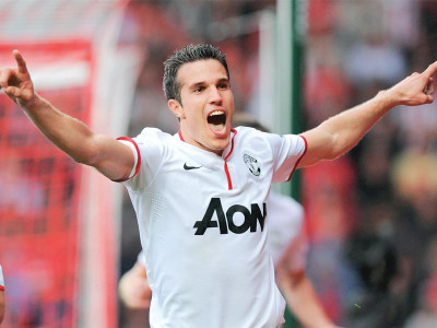 english premier league hat trick hero van persie salutes scholes