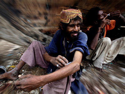 murder spotlights pakistan s heroin kingpin