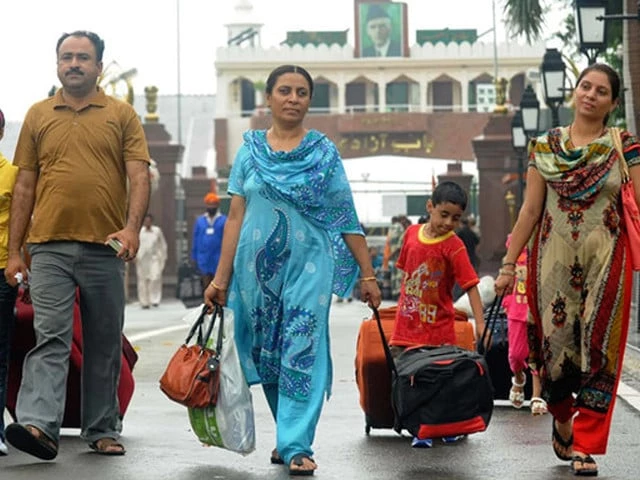Pakistani Hindu family returns from India