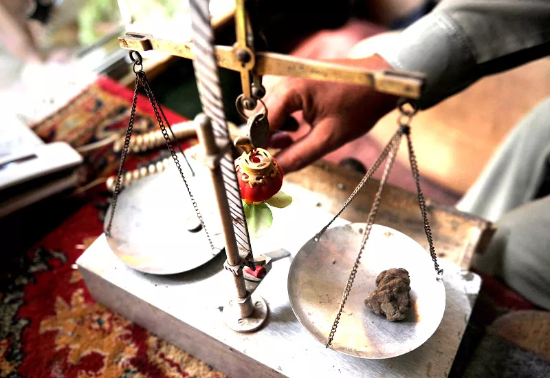 pera official held for drug peddling