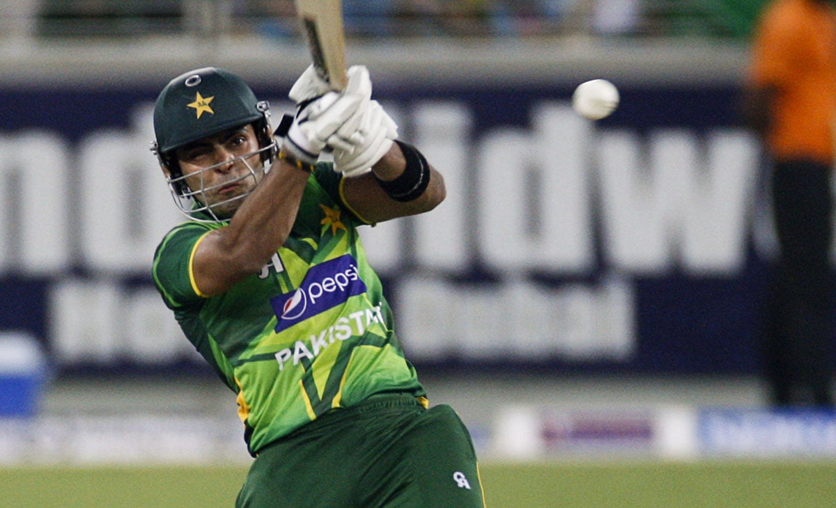 super overs pakistan edge out australia in second twenty20