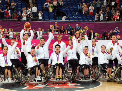 paralympics emotional celebration to close games