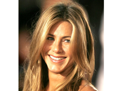 aniston theroux to marry in kenya