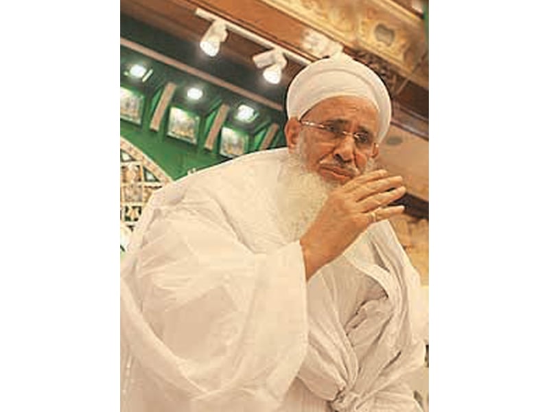 bohras welcome syedna burhanuddin s successor to karachi