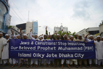 thousands protest in bangladesh over anti islam film