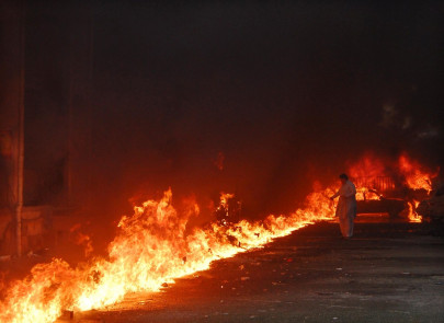 fire erupts in islamabad commercial building