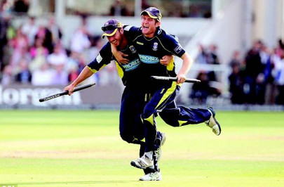 cricket hampshire complete one day double