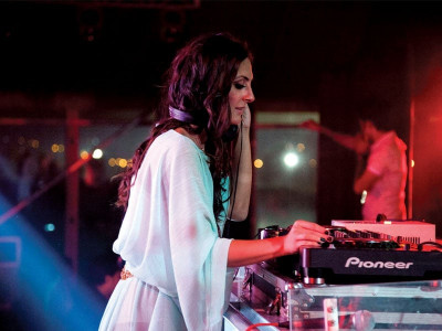 vika jigulina lifts spirits with her performance vika jigulina lifts spirits with her performance