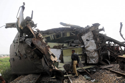 blood on the tracks as karachi bound trains collide blood on the tracks as karachi bound trains collide