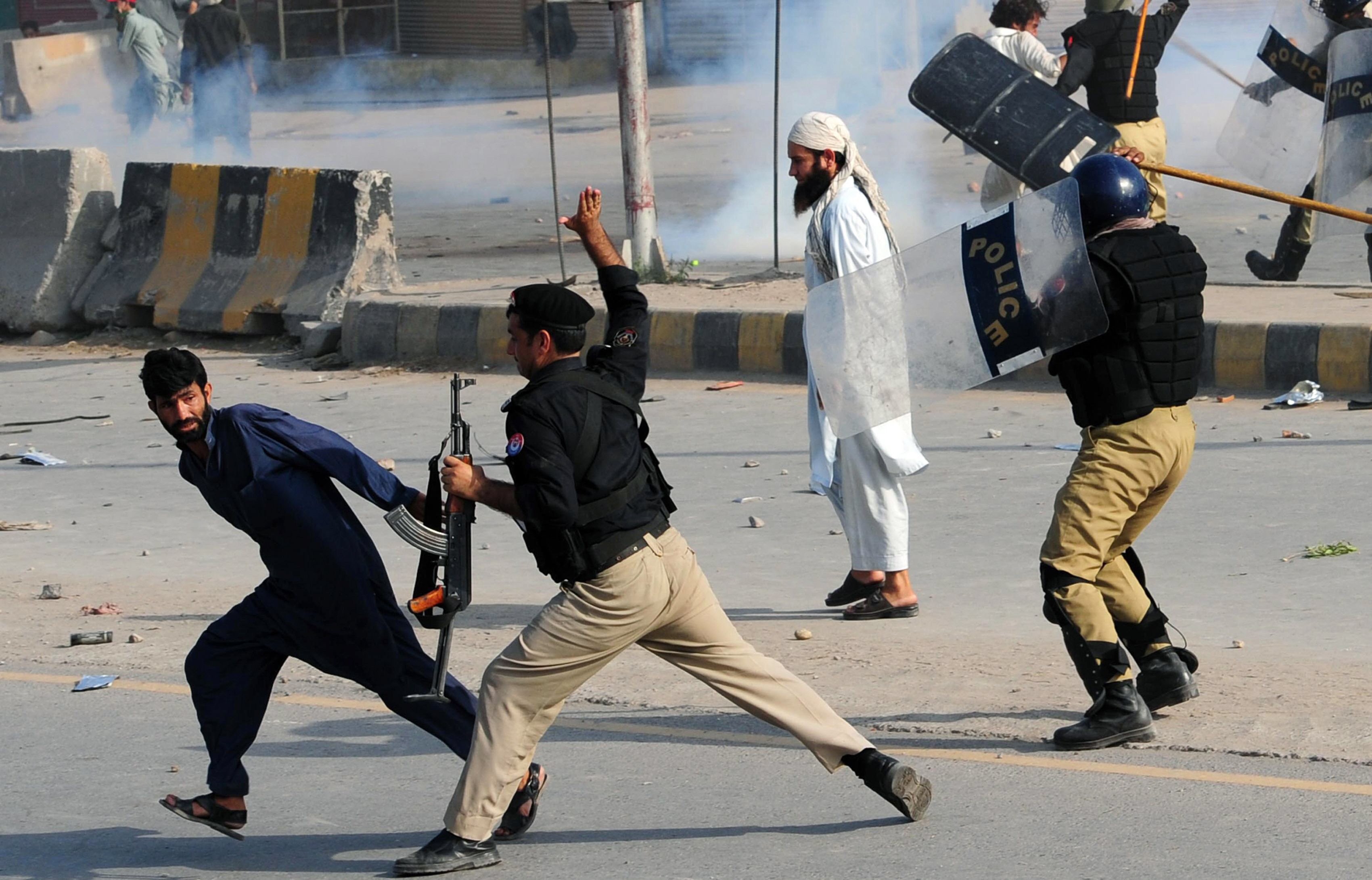 ishq e rasool day 20 killed over 200 wounded in protests across pakistan