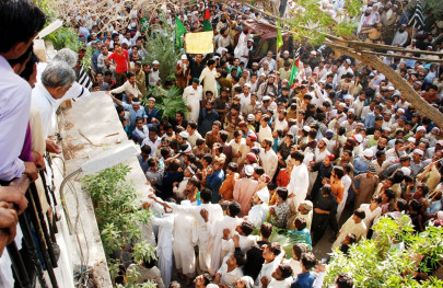 hyderabad journalists beaten and dragged for not covering protesters