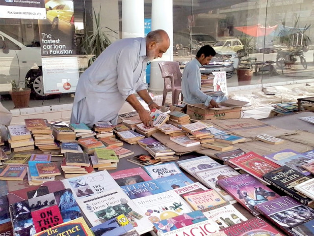 saddar book bazaar a reader s paradise that is losing readers