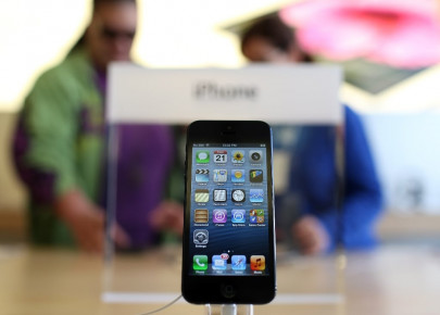apple sells out of iphone 5 sales top 5 million