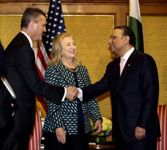 pakistan would rather depend on trade rather than aid zardari tells clinton pakistan would rather depend on trade rather than aid zardari tells clinton