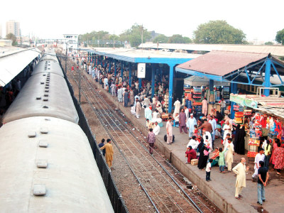 pakistan railways beefs up security at major stations