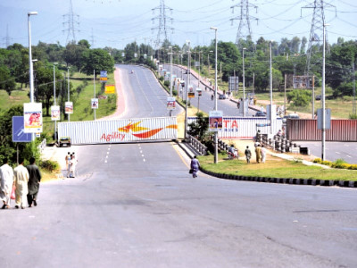 shoppers stay away from aabpara amid fears of protest