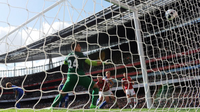 english premier league chelsea down arsenal to cement top spot