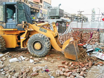 anti encroachment operation four women injured in demolition