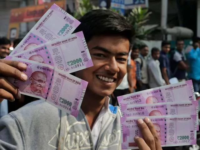 the rs2000 is proving to be a little too big of a denomination for average indian citizens photo twitter the rs2000 is proving to be a little too big of a denomination for average indian citizens photo twitter