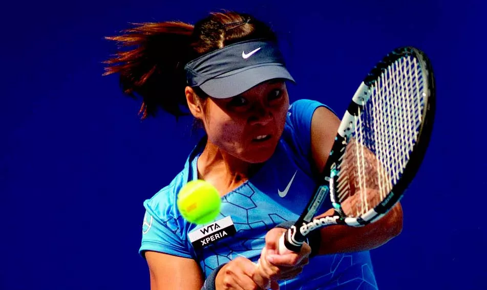 tennis li eases into beijing s last 16