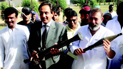 lej s karachi chief and six others arrested in search operation