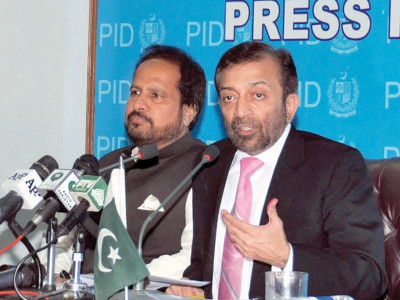 mqm cautions against barring dual nationals from politics