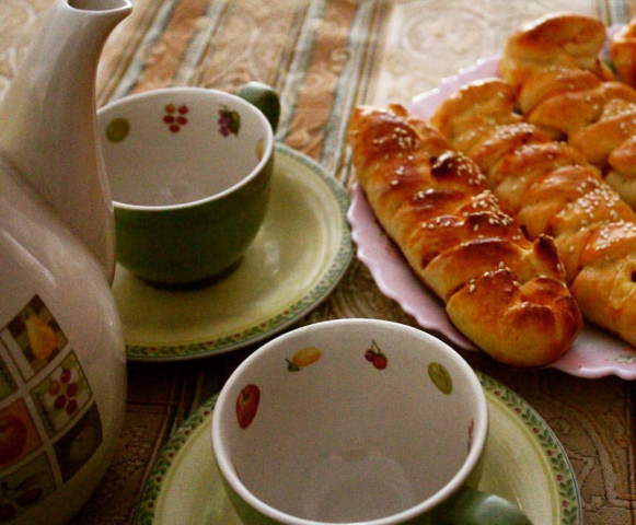making a pizza is an incredibly fun activity   so try this out with a bunch of your friends or your little ones