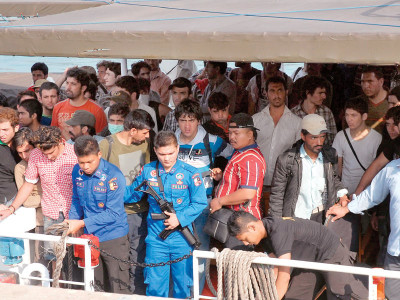 indonesia arrests 80 pakistanis en route to australia